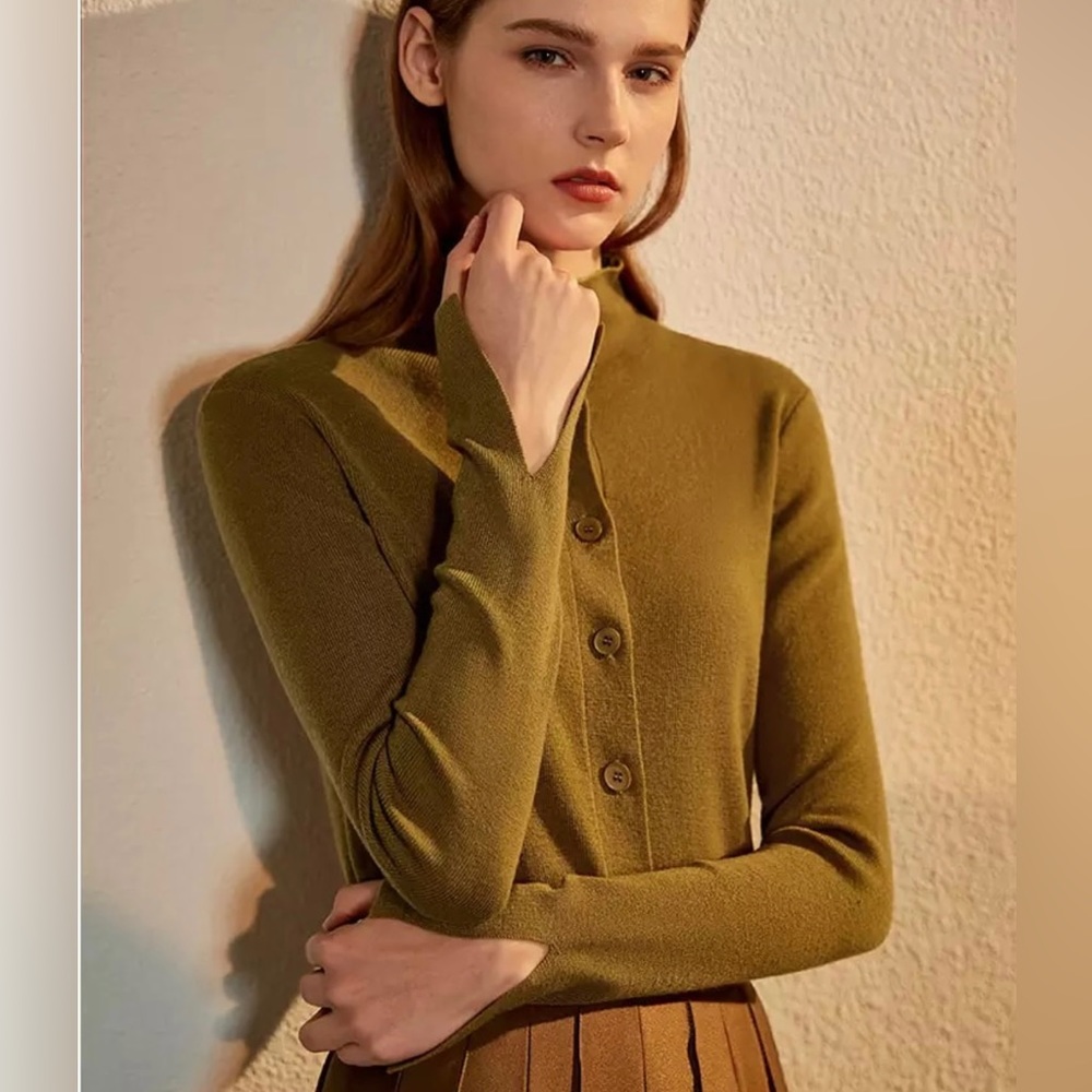 Knitted Green Sweater With Buttons - image 1